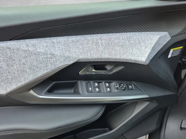 PEUGEOT 5008 e-Allure Premium AWD 73kWh