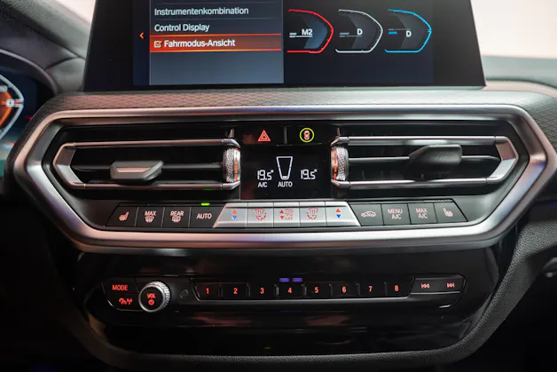 BMW X4 M40d / Rückfahrkamera / HeadUp / AHK