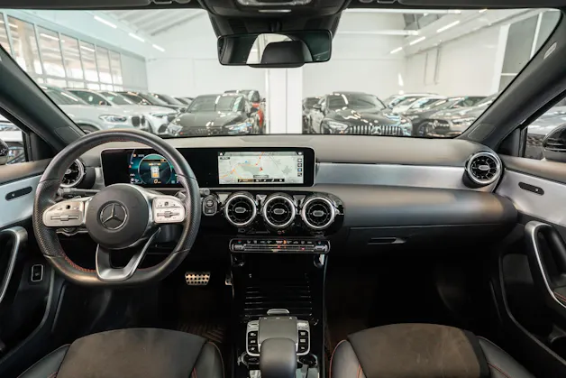 MERCEDES-BENZ A 200 AMG Line Limousine / Navi / Rückfahrkamera