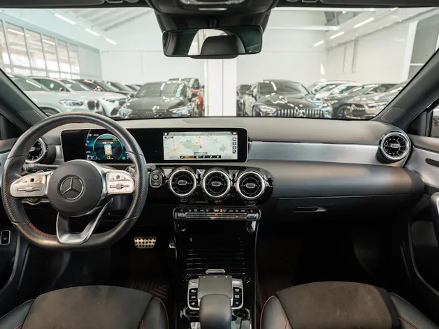 MERCEDES-BENZ A 200 AMG Line Limousine / Navi / Rückfahrkamera