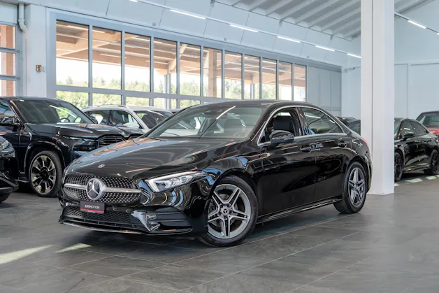 MERCEDES-BENZ A 200 AMG Line Limousine / Navi / Rückfahrkamera