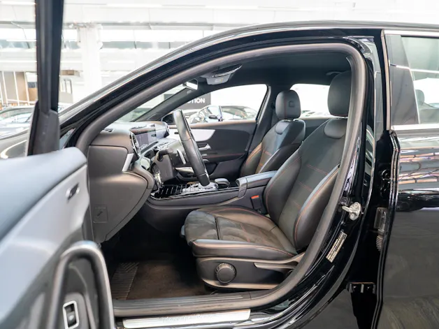 MERCEDES-BENZ A 200 AMG Line Limousine / Navi / Rückfahrkamera