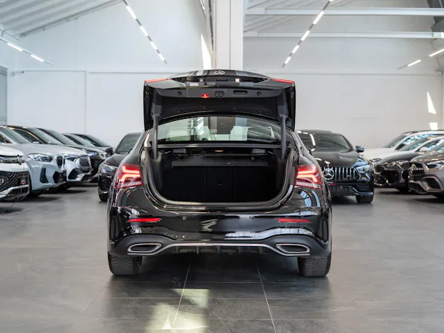 MERCEDES-BENZ A 200 AMG Line Limousine / Navi / Rückfahrkamera