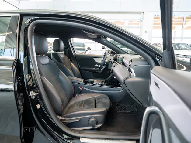 MERCEDES-BENZ A 200 AMG Line Limousine / Navi / Rückfahrkamera