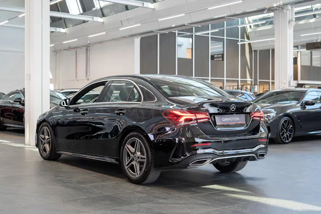 MERCEDES-BENZ A 200 AMG Line Limousine / Navi / Rückfahrkamera