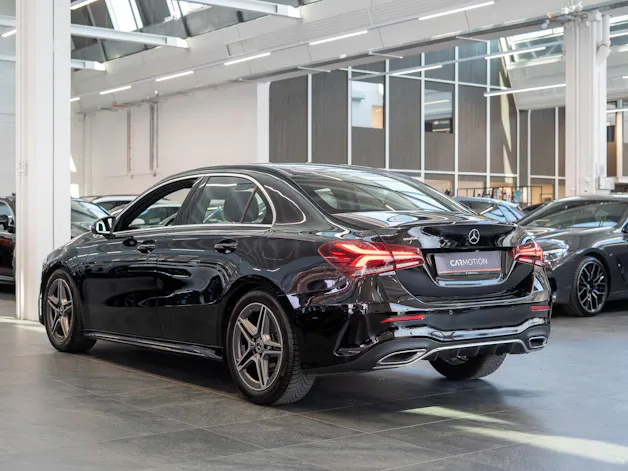 MERCEDES-BENZ A 200 AMG Line Limousine / Navi / Rückfahrkamera
