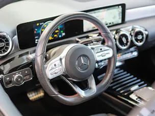 MERCEDES-BENZ A 200 AMG Line Limousine / Navi / Rückfahrkamera