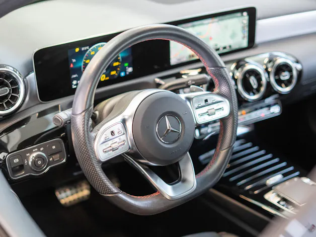 MERCEDES-BENZ A 200 AMG Line Limousine / Navi / Rückfahrkamera