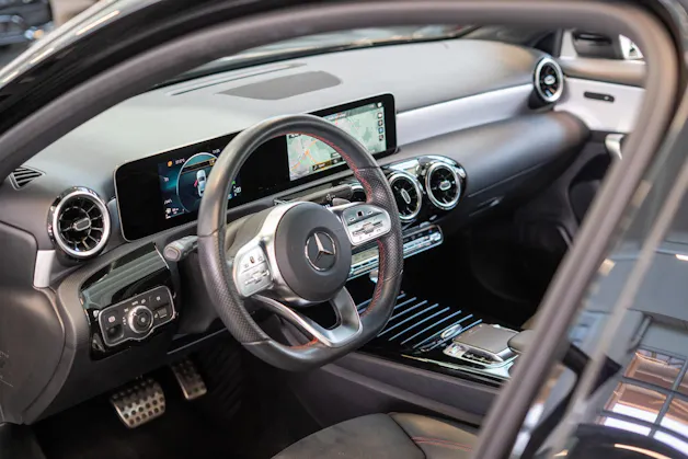 MERCEDES-BENZ A 200 AMG Line Limousine / Navi / Rückfahrkamera