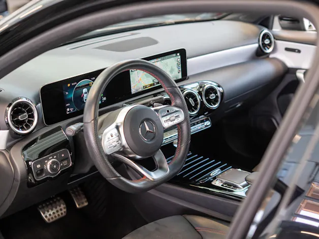 MERCEDES-BENZ A 200 AMG Line Limousine / Navi / Rückfahrkamera