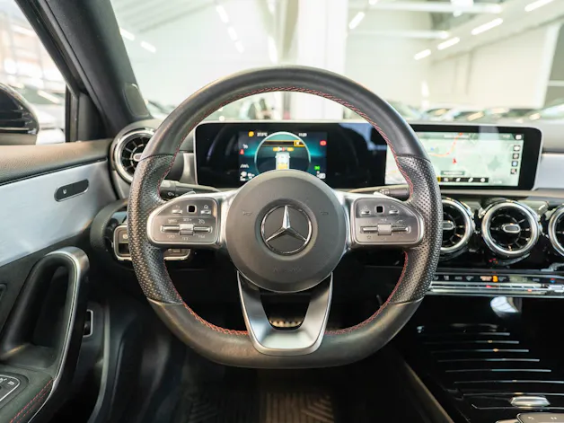 MERCEDES-BENZ A 200 AMG Line Limousine / Navi / Rückfahrkamera