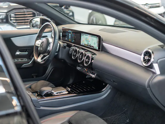 MERCEDES-BENZ A 200 AMG Line Limousine / Navi / Rückfahrkamera
