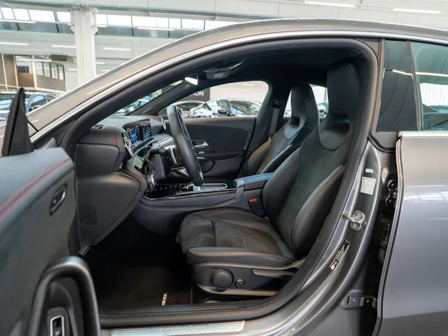 MERCEDES-BENZ CLA 200 AMG Line / Rückfahrkamera / Ambientebeleuchtung / Navi