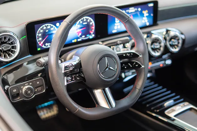 MERCEDES-BENZ CLA 200 AMG Line / Rückfahrkamera / Ambientebeleuchtung / Navi