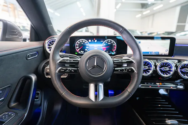 MERCEDES-BENZ CLA 200 AMG Line / Rückfahrkamera / Ambientebeleuchtung / Navi