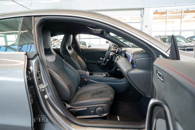 MERCEDES-BENZ CLA 200 AMG Line / Rückfahrkamera / Ambientebeleuchtung / Navi