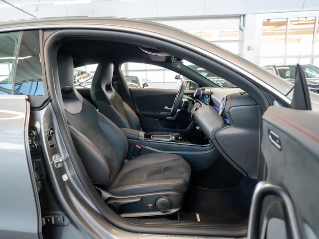 MERCEDES-BENZ CLA 200 AMG Line / Rückfahrkamera / Ambientebeleuchtung / Navi