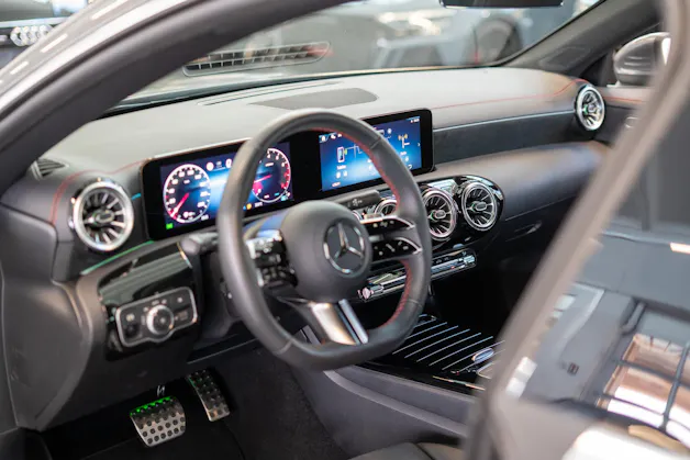 MERCEDES-BENZ CLA 200 AMG Line / Rückfahrkamera / Ambientebeleuchtung / Navi