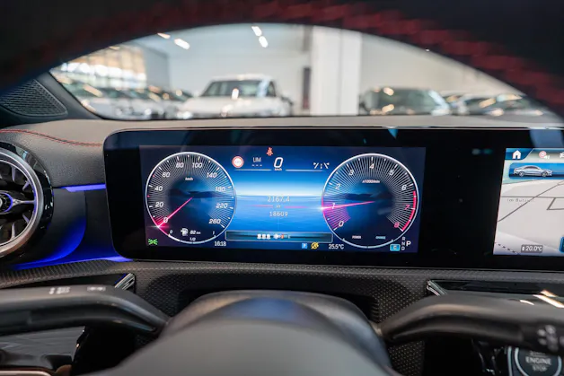 MERCEDES-BENZ CLA 200 AMG Line / Rückfahrkamera / Ambientebeleuchtung / Navi