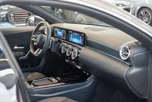 MERCEDES-BENZ CLA 200 AMG Line / Rückfahrkamera / Ambientebeleuchtung / Navi