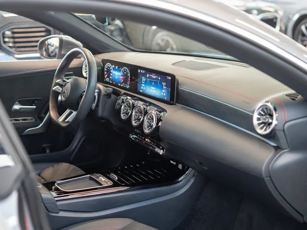 MERCEDES-BENZ CLA 200 AMG Line / Rückfahrkamera / Ambientebeleuchtung / Navi