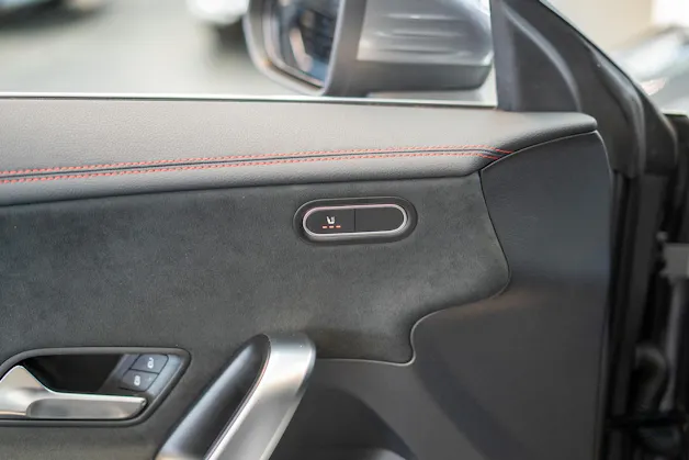 MERCEDES-BENZ CLA 200 AMG Line / Rückfahrkamera / Ambientebeleuchtung / Navi