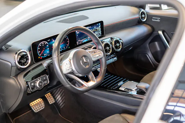 MERCEDES-BENZ A 180 AMG Line Limousine