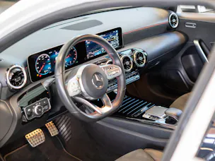 MERCEDES-BENZ A 180 AMG Line Limousine