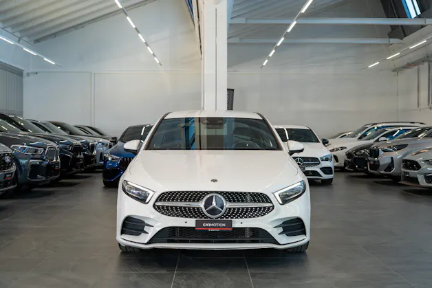 MERCEDES-BENZ A 180 AMG Line Limousine