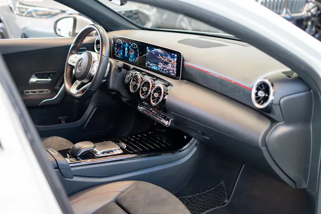 MERCEDES-BENZ A 180 AMG Line Limousine