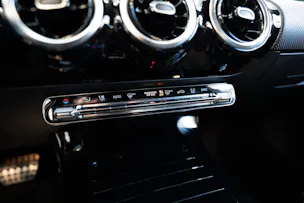MERCEDES-BENZ A 180 AMG Line Limousine