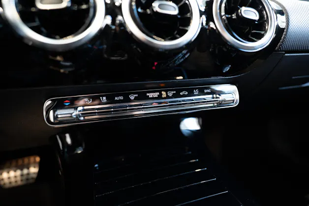 MERCEDES-BENZ A 180 AMG Line Limousine