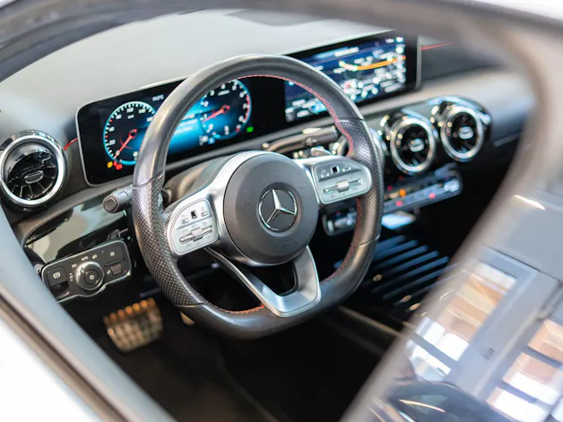 MERCEDES-BENZ A 180 AMG Line Limousine