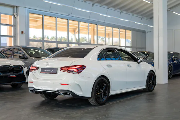 MERCEDES-BENZ A 180 AMG Line Limousine