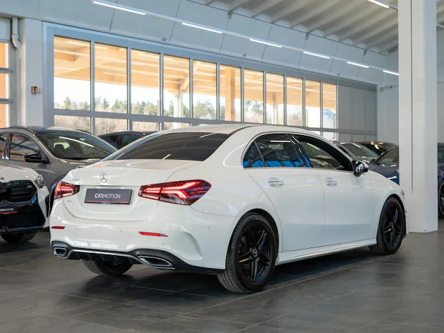 MERCEDES-BENZ A 180 AMG Line Limousine