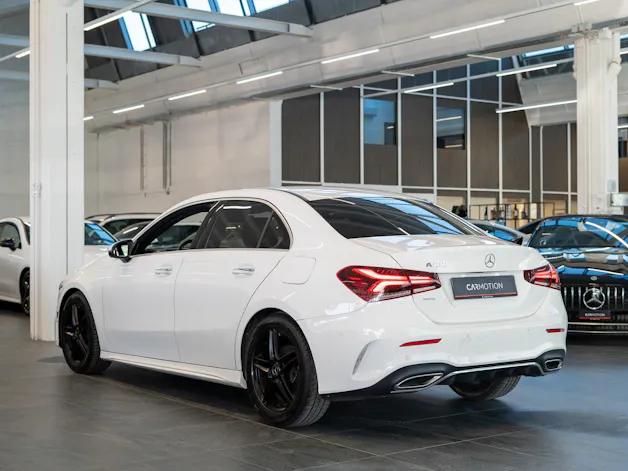MERCEDES-BENZ A 180 AMG Line Limousine