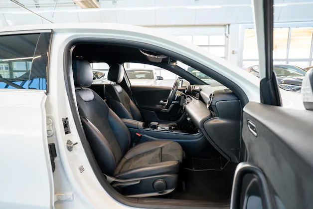 MERCEDES-BENZ A 180 AMG Line Limousine