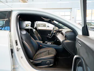 MERCEDES-BENZ A 180 AMG Line Limousine