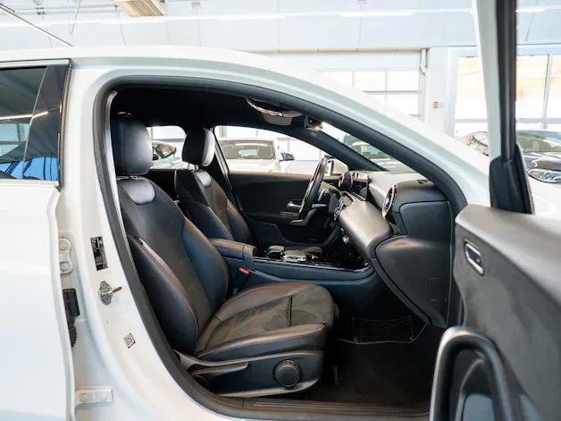 MERCEDES-BENZ A 180 AMG Line Limousine