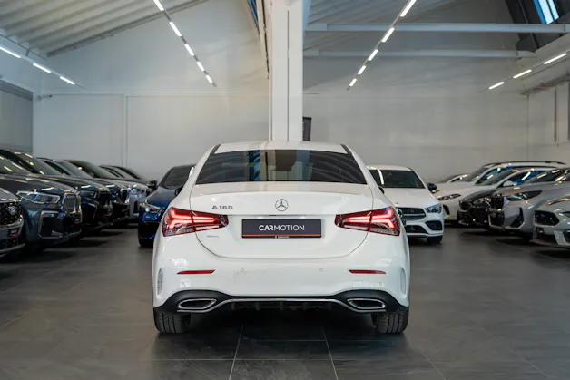 MERCEDES-BENZ A 180 AMG Line Limousine