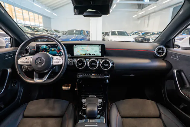MERCEDES-BENZ A 180 AMG Line Limousine
