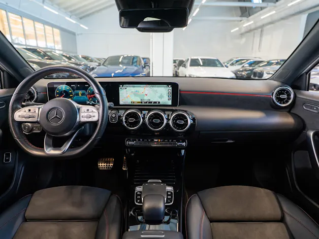 MERCEDES-BENZ A 180 AMG Line Limousine