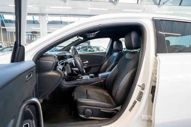 MERCEDES-BENZ A 180 AMG Line Limousine