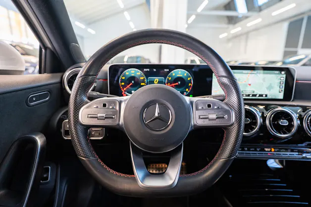 MERCEDES-BENZ A 180 AMG Line Limousine