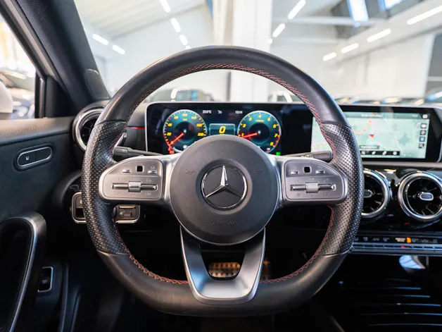 MERCEDES-BENZ A 180 AMG Line Limousine