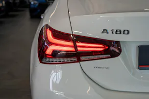 MERCEDES-BENZ A 180 AMG Line Limousine