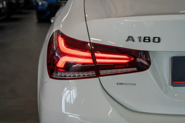 MERCEDES-BENZ A 180 AMG Line Limousine