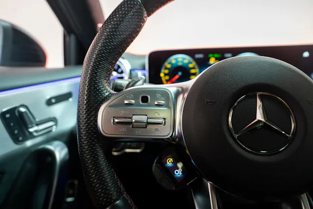 MERCEDES-BENZ A 35 AMG 4matic Limousine / CH-Fahrzeug / Panorama / el.Sitze