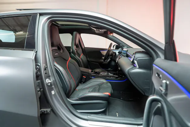 MERCEDES-BENZ A 35 AMG 4matic Limousine / CH-Fahrzeug / Panorama / el.Sitze