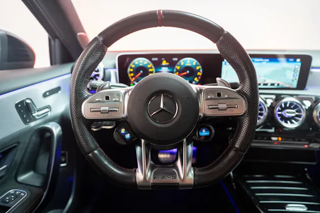 MERCEDES-BENZ A 35 AMG 4matic Limousine / CH-Fahrzeug / Panorama / el.Sitze